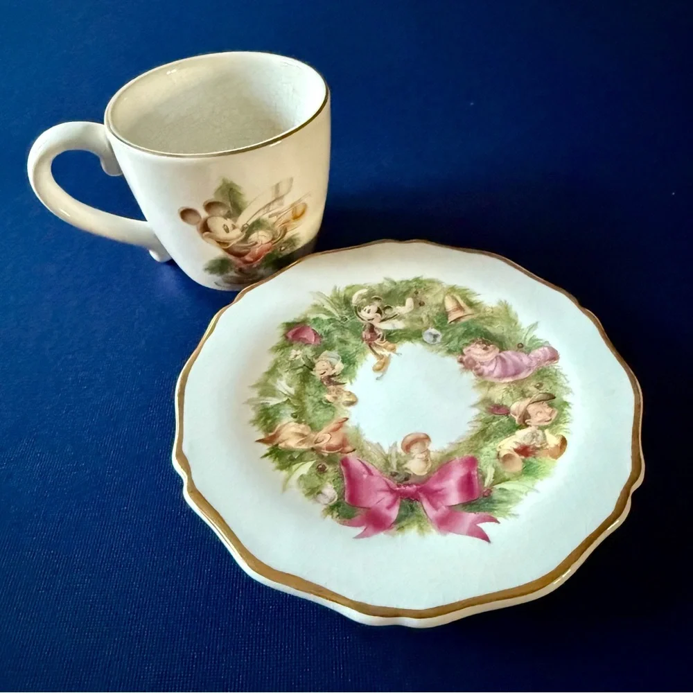 Disney Holiday Wreath Plate with Pink Bow and Gold Trim